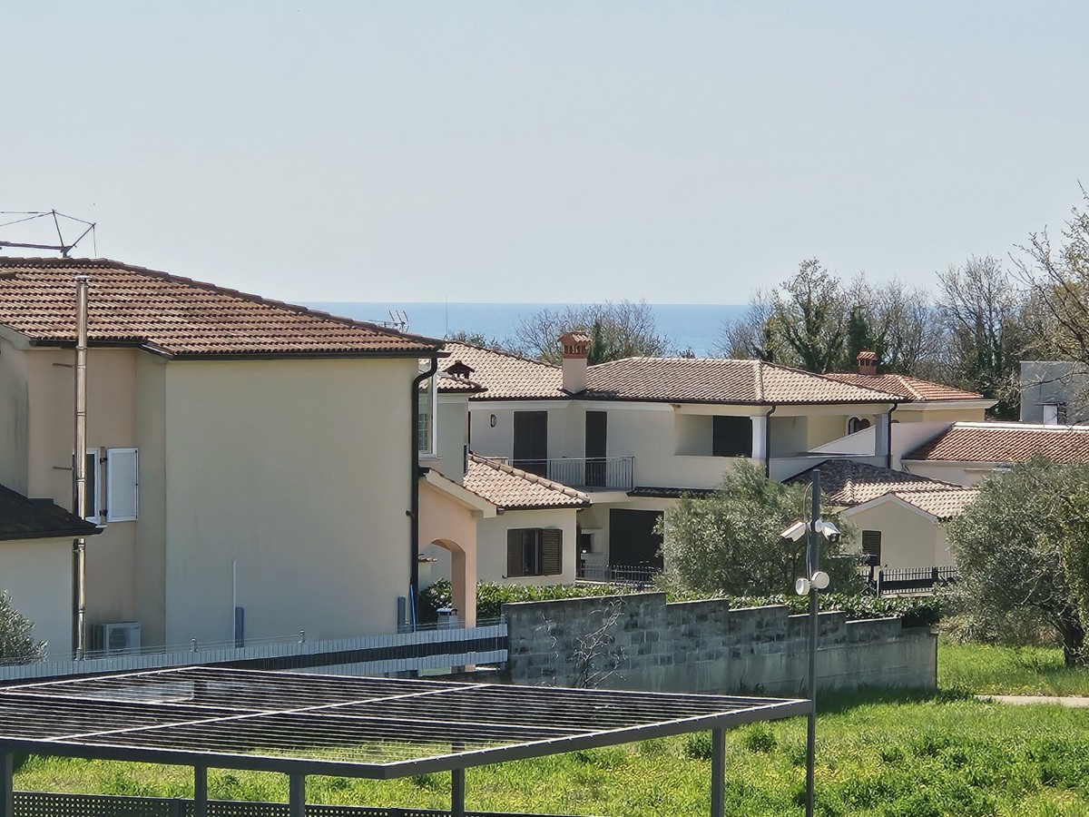 Vrstna hiša - 2 km do morja